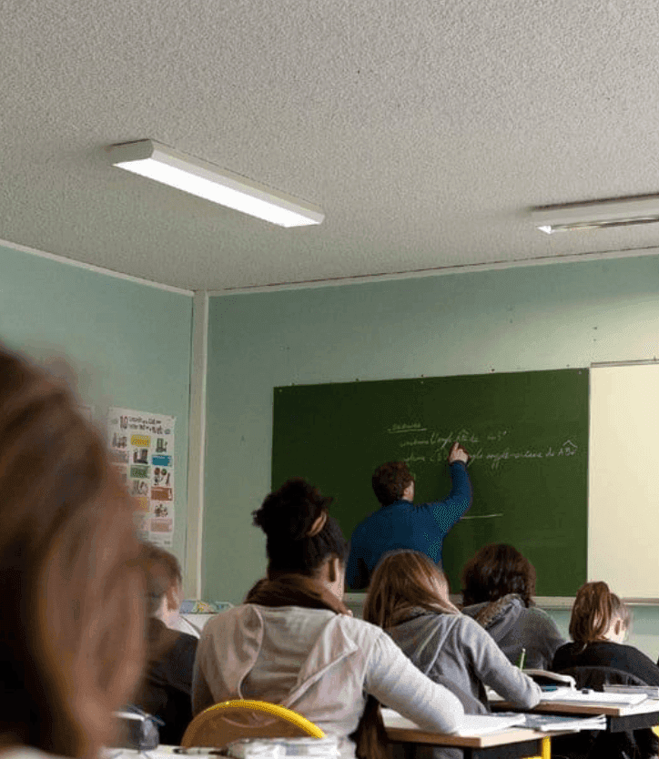 Prof expliquant à ses élèves comment Préparer le passage de la seconde à la première