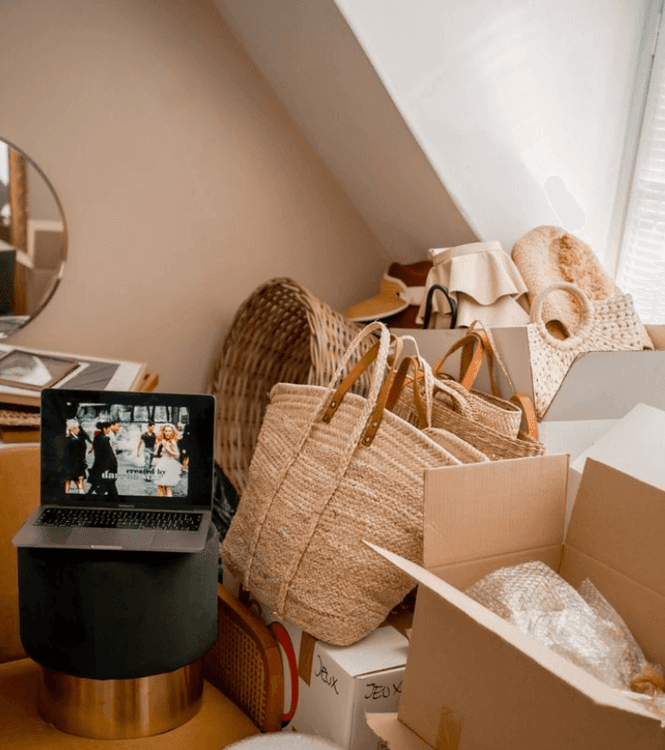 Ado dans son nouvel appartement ayant lu Logement étudiant : comment chercher et préparer le dossier avec son enfant