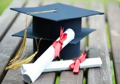 étudiant qui cherche à tout savoir sur les doubles licences et doubles diplômes