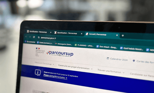 image de parcoursup qu'un élève a sur son ordinateur dans le but de s'inscrire sur la phase complémentaire