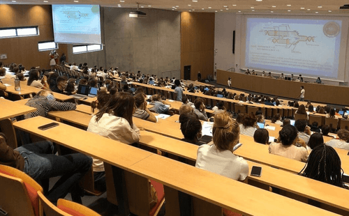 Des étudiants qui font leur Premiers pas dans le supérieur : trouver la juste place de parent